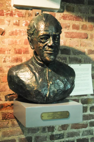 1. Buste van Pater Jacques Schreurs in de kapel van Panheel.