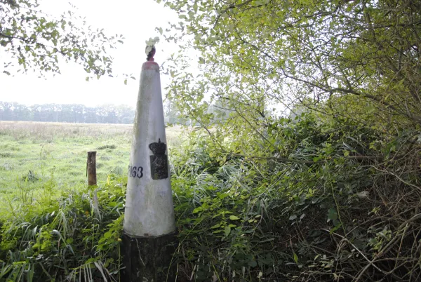 Hallo Magazine online / 2 Grenspaal in Kempen~Broek Natuurmonumenten-NAMO91650 Hallo Magazine online / 2 Grenspaal in Kempen~Broek Natuurmonumenten-NAMO91650