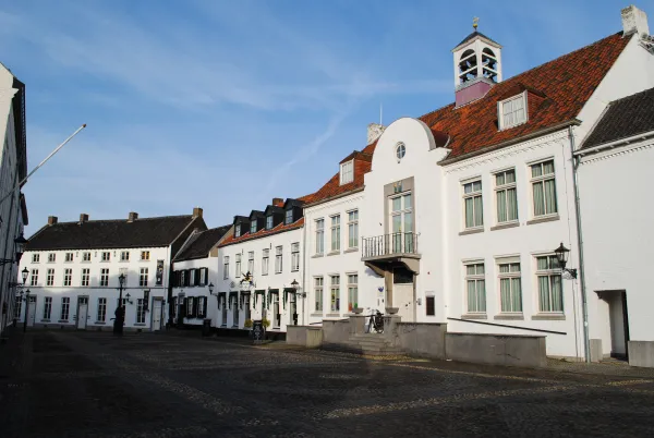 Het gebouw van het vroegere gemeentehuis van Thorn waarin het RHIDOC gevestigd is aan de Wijngaard in Thorn.