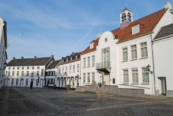 Het gebouw van het vroegere gemeentehuis van Thorn waarin het RHIDOC gevestigd is aan de Wijngaard in Thorn.