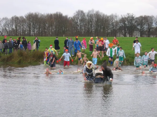 1 januari Nieuwjaarsduik in Grathem voor de echte ‘diehards’