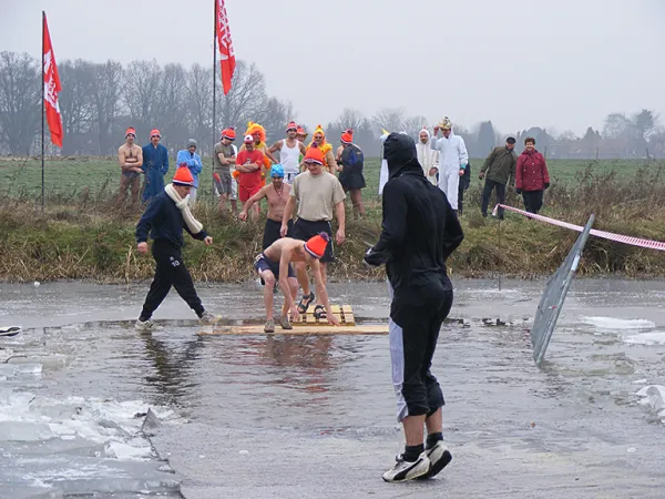 1 januari Nieuwjaarsduik in Grathem voor de echte ‘diehards’