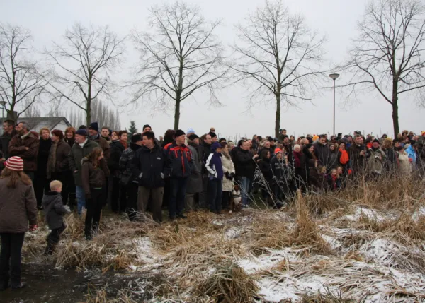 1 januari Nieuwjaarsduik in Grathem voor de echte ‘diehards’