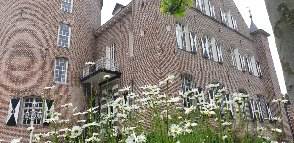 HALLO Magazine Online / Foto's t.b.g. door Kasteel Aldenghoor