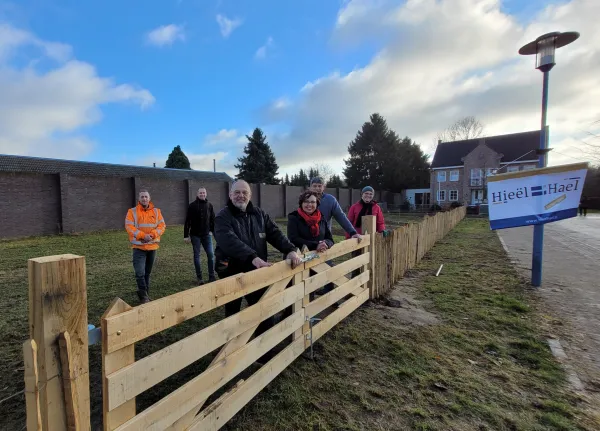 Hieël Hael timmert aan de weg Hallo Magazine Online