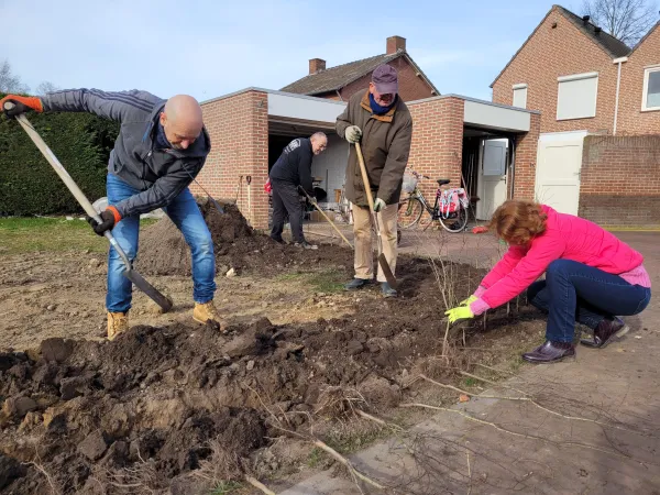 Hieël Hael timmert aan de weg Hallo Magazine Online