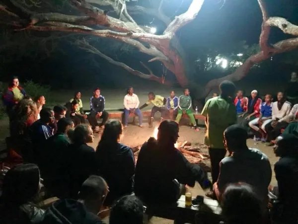 Leerlingen van Sint Ursula trokken door Tanzania. Werken aan wereldburgerschap in ‘the land of peace’ HALLO Online.nl