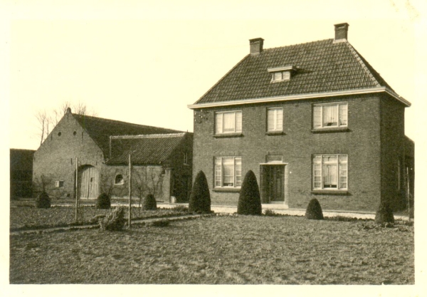 Links de boerderij ‘Op Scheyve’ en rechts het in 1930 verbouwde herenhuis van de familie Scheyven ook wel genoemd ‘Villa Scheyven”. (foto HvH)