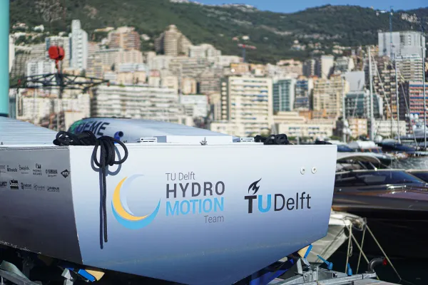 HALLO Magazine Online.nl / Onno Schreurs uit Beegden & TU Delft Hydro Motion Team winnen met waterstofboot het WK van Monaco