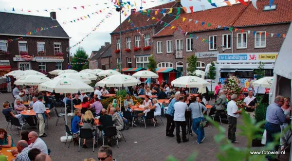De Dorpsfeesten in Neer, Afwisselend en gevarieerd HALLO Oline.nl foto:wwwfotowiel.nl