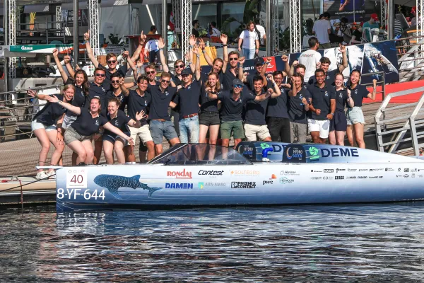 HALLO Magazine Online.nl / Onno Schreurs uit Beegden & TU Delft Hydro Motion Team winnen met waterstofboot het WK van Monaco