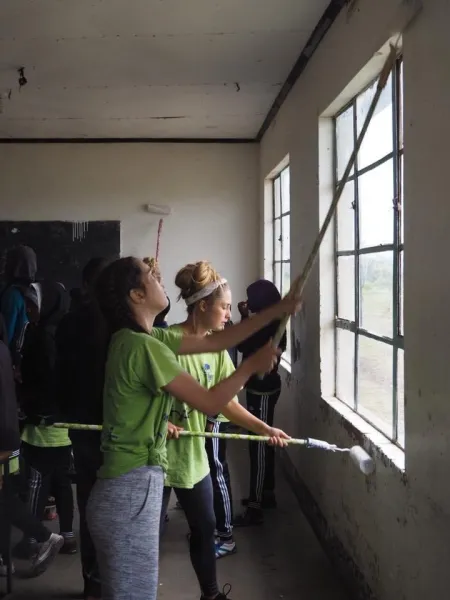 Leerlingen van Sint Ursula trokken door Tanzania. Werken aan wereldburgerschap in ‘the land of peace’ HALLO Online.nl