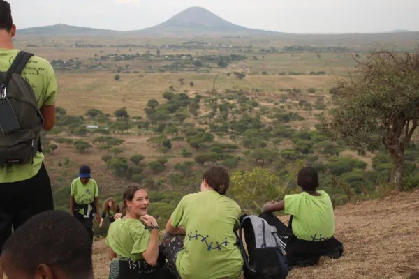 Leerlingen van Sint Ursula trokken door Tanzania. Werken aan wereldburgerschap in ‘the land of peace’ HALLO Online.nl