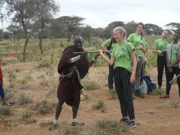 Leerlingen van Sint Ursula trokken door Tanzania. Werken aan wereldburgerschap in ‘the land of peace’ HALLO Online.nl
