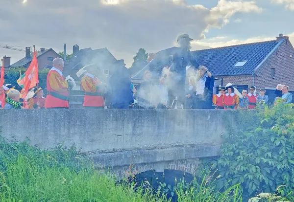 HALLO Magazine Online / Malbroekproces2: .... en op de Antjesbrug in brand gestoken (Malbroek verbranden 2022: fotos Cliotravel)