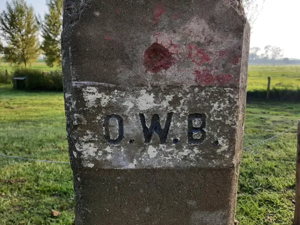 HALLO Magazine Online.nl Foto Leon Moonen //Een grenssteen van Rijkswaterstaat