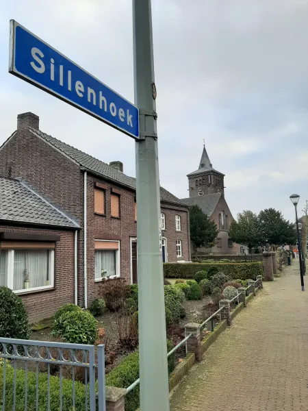 HALLO Magazine Online / de straatnaambordjes spreken voor zich.