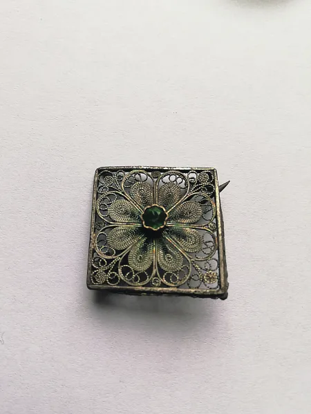 HALLO Magazine Online.nl  Zilveren Broche