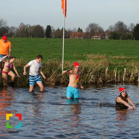 1 januari Nieuwjaarsduik in Grathem voor de echte ‘diehards’