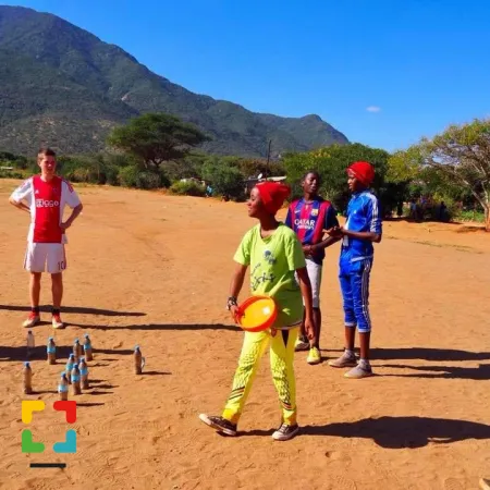 Leerlingen van Sint Ursula trokken door Tanzania. Werken aan wereldburgerschap in ‘the land of peace’ HALLO Online.nl