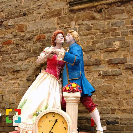 HALLO Magazine Online.nl / foto Metronoom Thorn / levend standbeeld Duo Klok