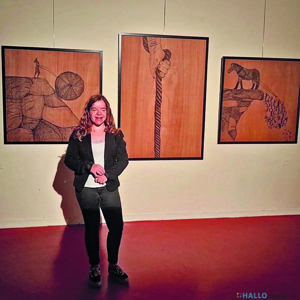 Transparant verwijderen Banket Jenis Peters uit Roggel behaalt met haar schilderijen de derde plaats op  het 'Kunstbende Young Creators Festival' | HALLO Online