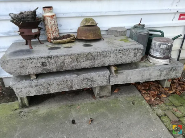 HALLO Online/ Magazine foto Leon Moonen / Overgebleven lateistenen Ensebroeck liggen op Geelenhof HALLO Online.nl