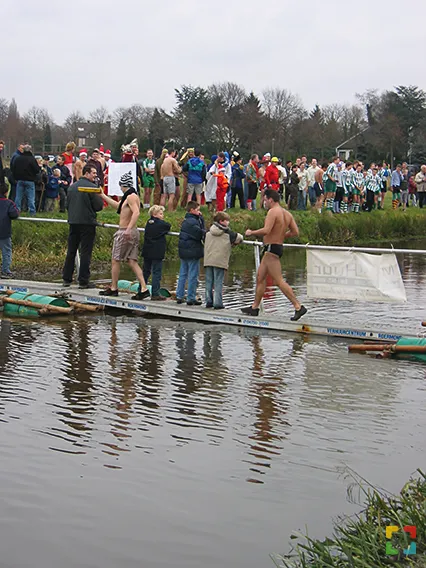 1 januari Nieuwjaarsduik in Grathem voor de echte ‘diehards’