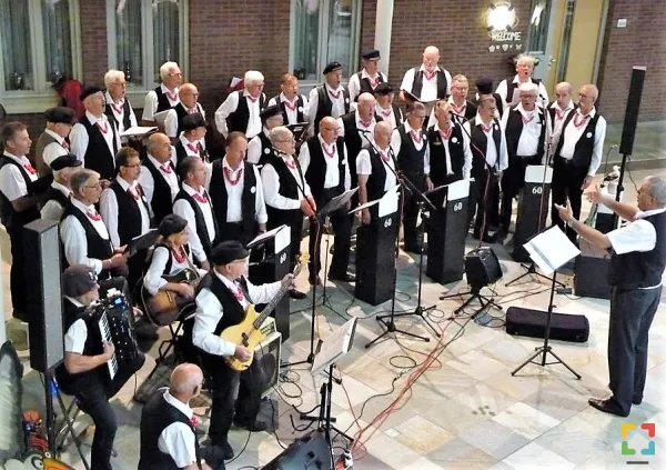 Shantygroep Aan Paol 60 viert 15-jarig bestaan