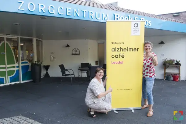 Alzheimer Café Leudal  Links Yvonne van Zutphen, rechts Marja Pijpers. De foto is gemaakt door Leon Verhees.