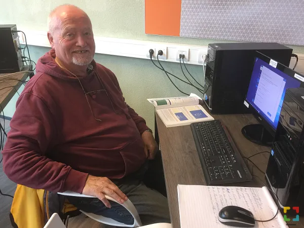 Informatiebijeenkomsten- voor je computercursus naar de bieb  HALLO Online.nl