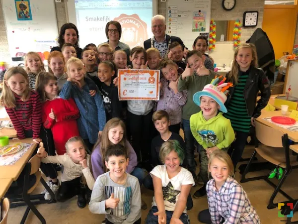 HALLO Online.nl / Kinderen ontbijten op school met de locoburgemeester uit Leudal HALLO Online.nl