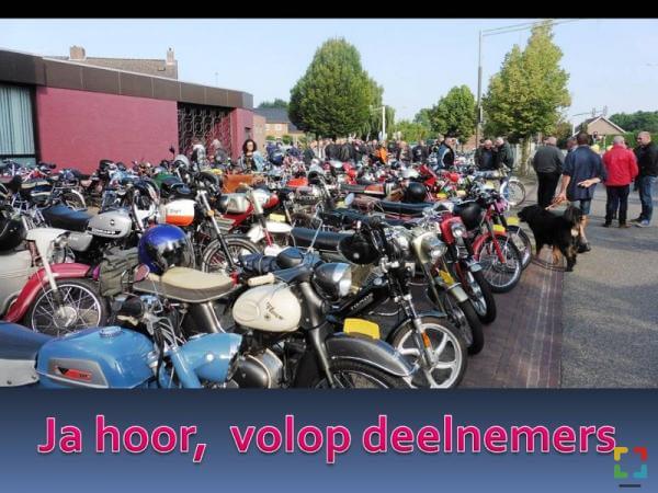 Kermisrit van bromfietsclub... 't Pronksjtök/HALLO Online.nl