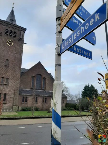 HALLO Magazine Online / de straatnaambordjes spreken voor zich.