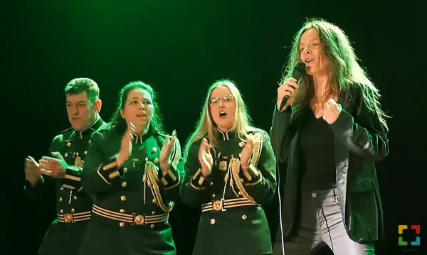 HALLO Magazine Online.nl Foto: Still uit clip