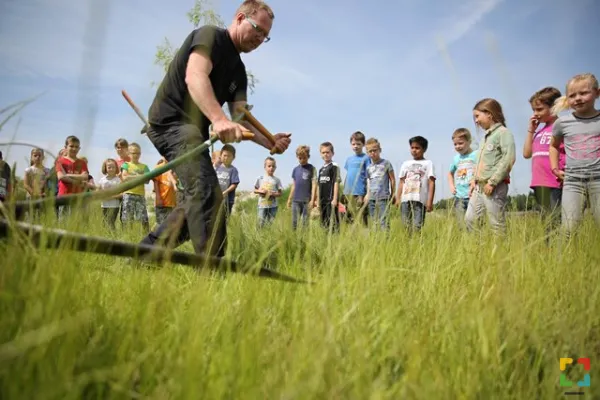 HALLO Online.nl Het Rowven in Nederweert-Eind werd in 2016 overgedragen aan de gemeente. Leerlingen van De Tweesprong maakten toen een ontdekkingstocht om meer te weten te komen over het natuurgebied. Foto: Nederweert24