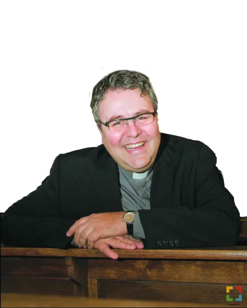 HALLO Online/Magazine Column: De moderne mantel door Pastoor Marcus Vankan HALLO Online.nl