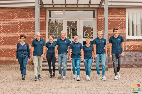 Hallo Magazine online / Van links naar rechts: Anjes, Huub, Sandra, Rick, Niels, Judith, Ray, Lars.