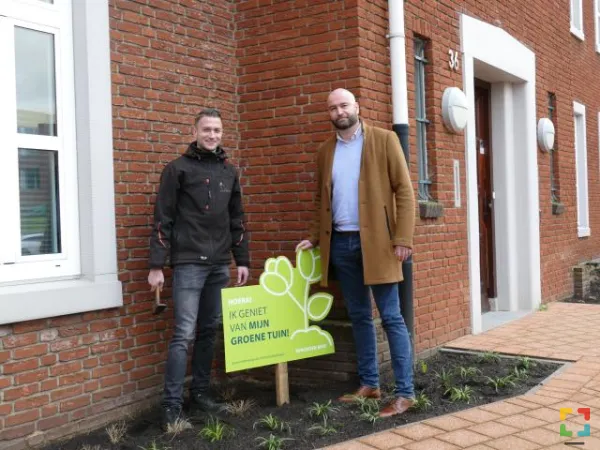 HALLO Magazine Online.nl /  foto gemeente Maasgouw.Geveltuin gemeentehuis