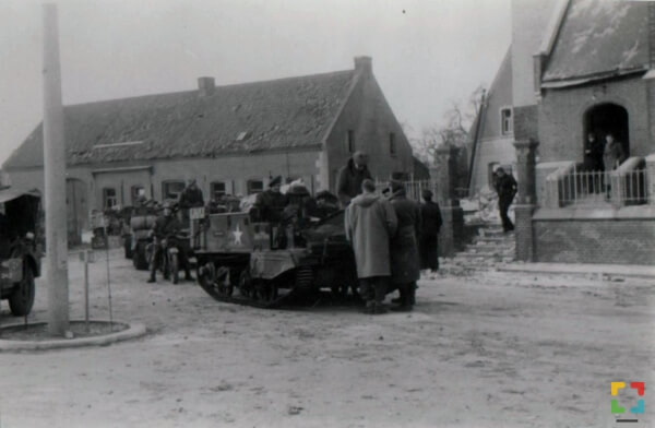 bevrijders bij kerk Roggel