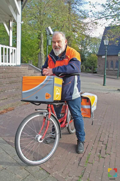 HALLO Magazine Online.nl / Muziek bracht Peter Bidlot uit Heel bij de post